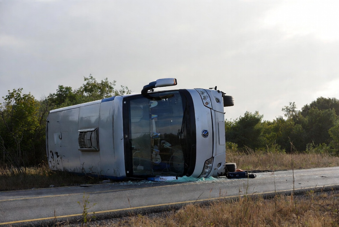 Antalya'da Yolcu Otobüsü Devrildi: 9 Ölü, 25 Yaralı