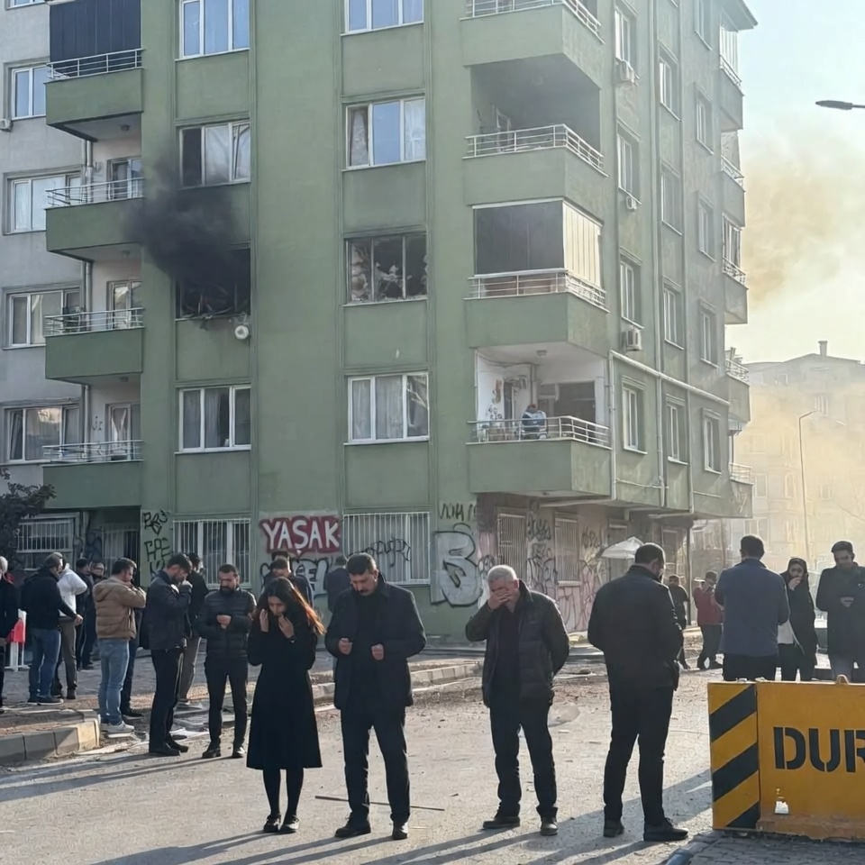 Başakşehir'de Aile Faciası: Karbonmonoksit Zehirlenmesi Şüphesiyle 3 Can Kaybı, 1 Kişi Yoğun Bakımda